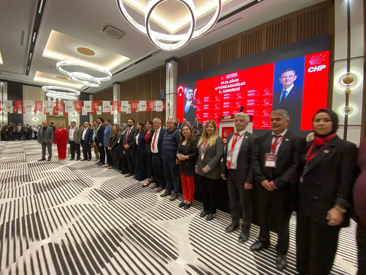 Afyon CHP Kongresinde Tansiyon Yükseliyor: İl Başkanı Belediyeyle Ticarete Girmemeli!