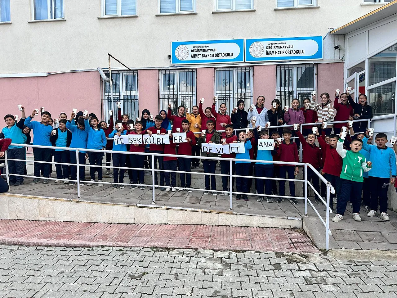 Afyon'da Valilik Desteğiyle Haftada 22 Bin Öğrenciye Sıcak Çorba