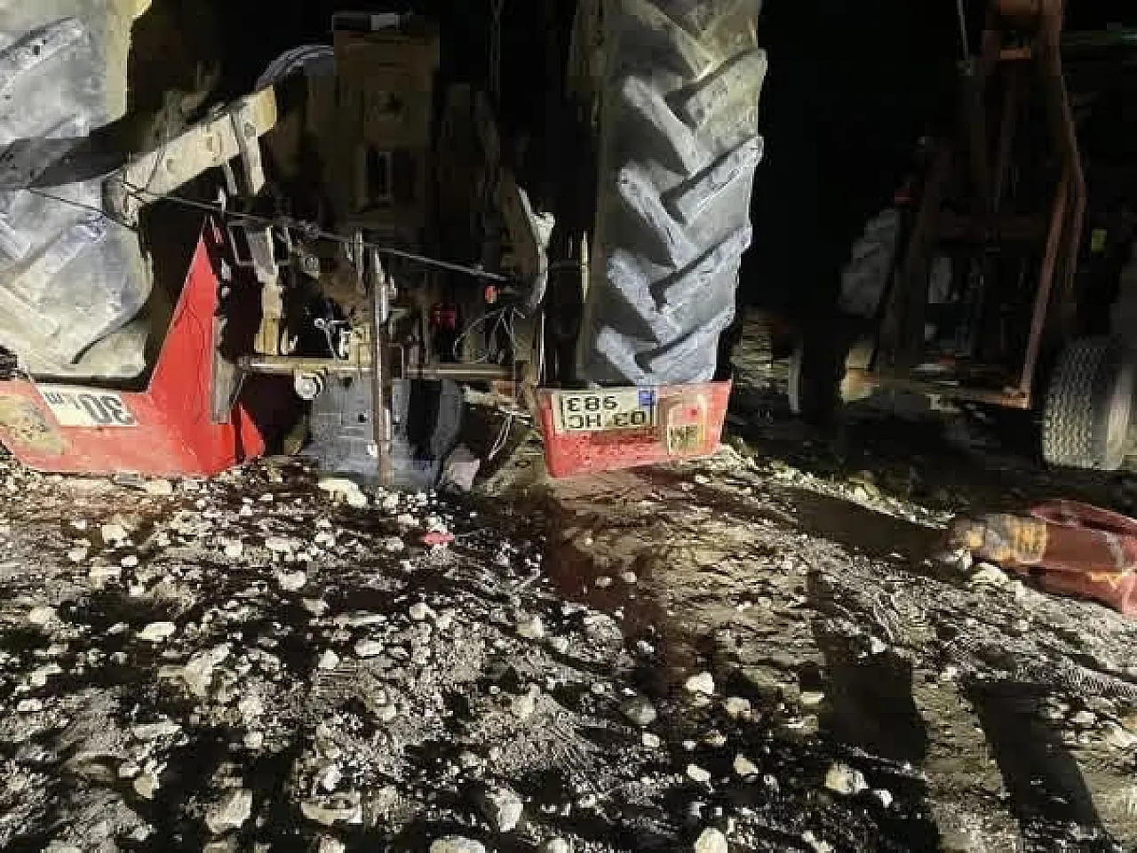 Devrilen Traktörün Altında Kalan Sürücü Hayatını Kaybetti