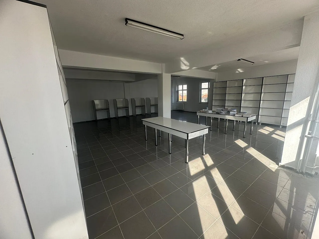 Kurulacak Yeni Kütüphane İçin Tek Başına Elini Taşın Altına Koydu