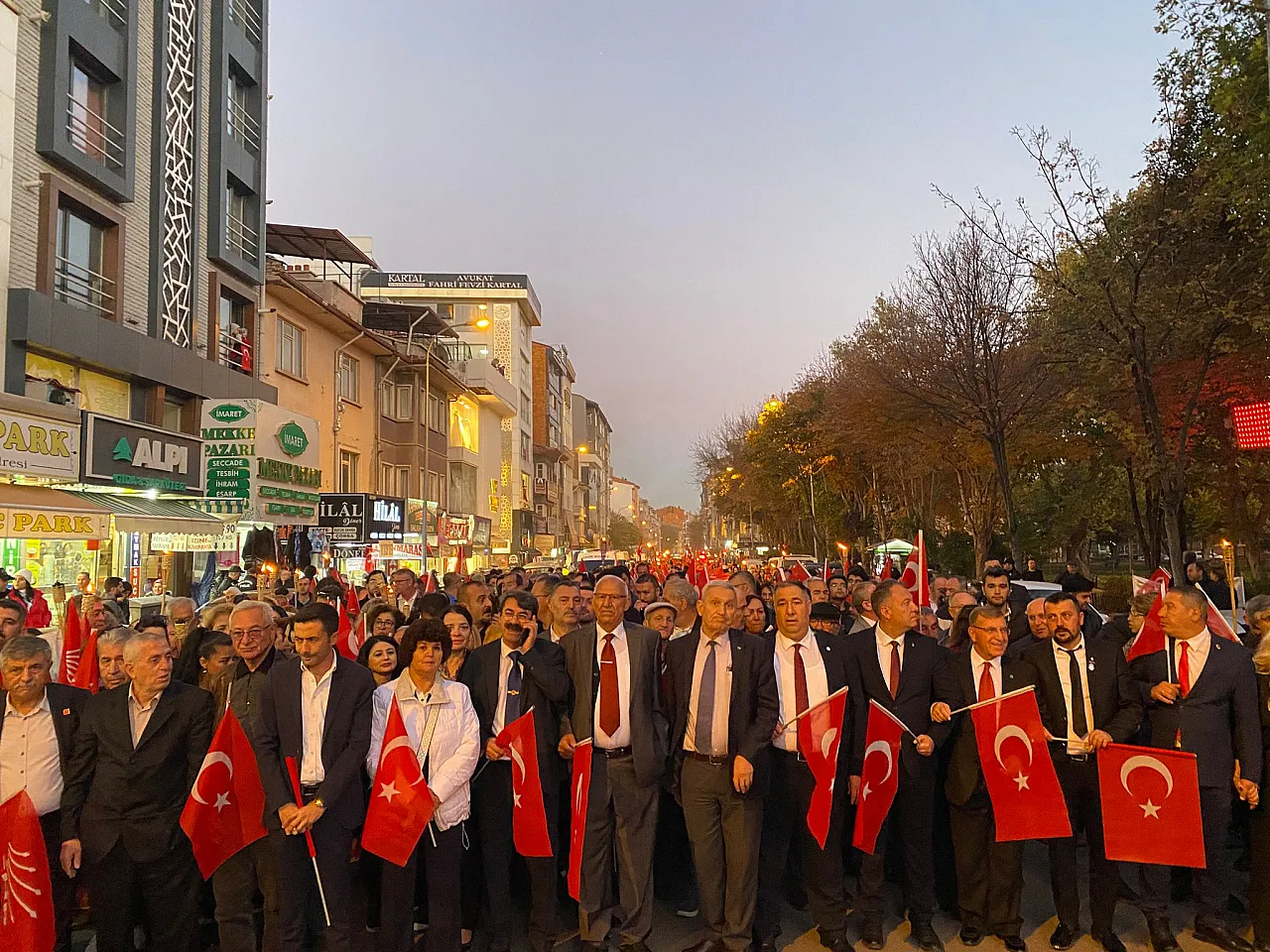 Meşaleler Yandı, Marşlar Söylendi: Afyon'da Cumhuriyet Gecesi Unutulmaz Oldu