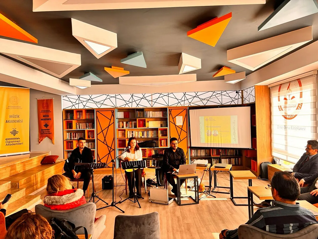 Müzik Öğretmenlerine Türkülerin Hikâyeleri Anlatıldı