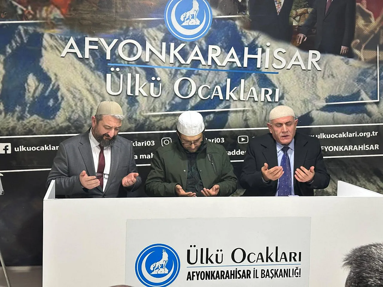 Ülkü Ocakları'nda Dualar Şehitlerimiz için