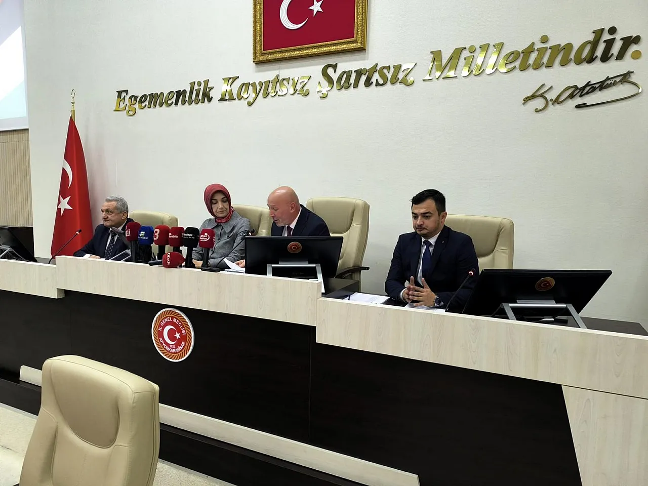 Afyon'da Sessiz Devrim! Vali Yiğitbaşı, 2025 Yatırımlarının Dev Listesini Paylaştı