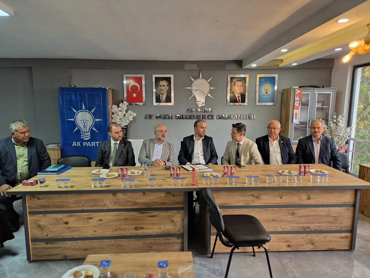 AK Parti'de Başarıya Gümüş Rozet