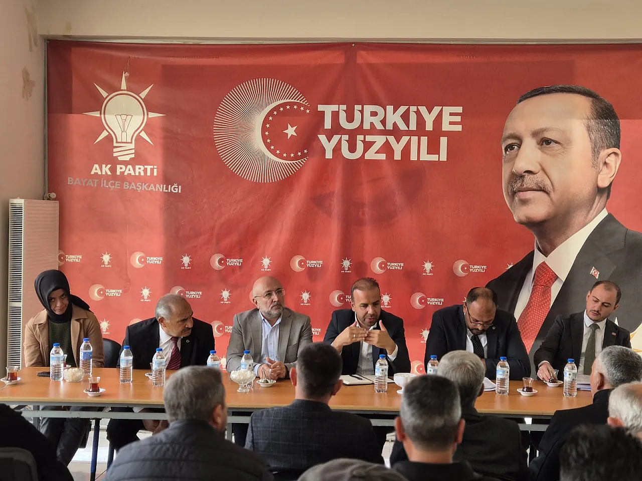 AK Parti'de Başarıya Gümüş Rozet