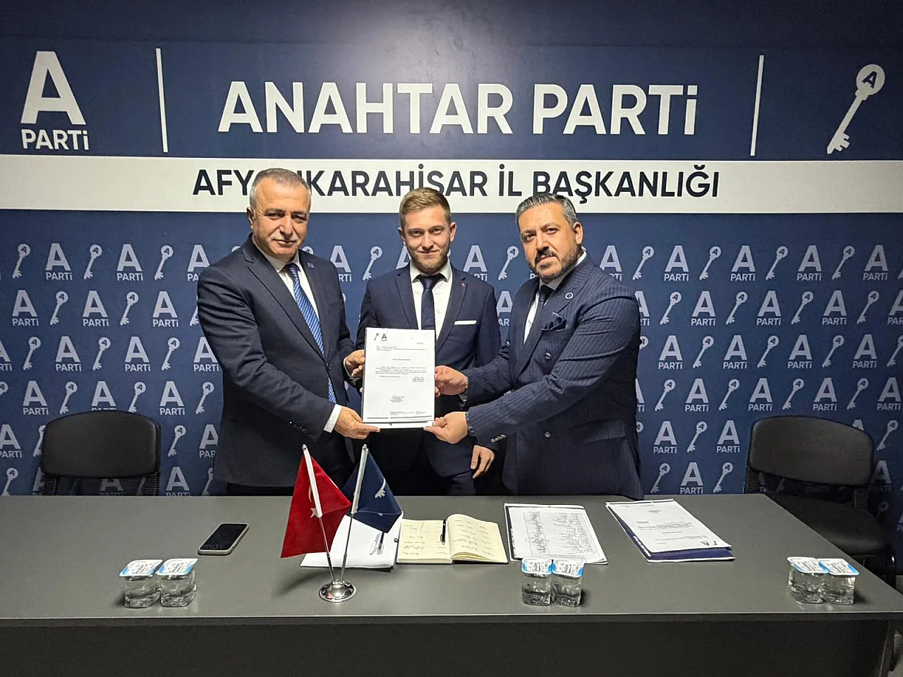 Anahtar Parti Afyon'da Teşkilatlanmasını Sürdürüyor