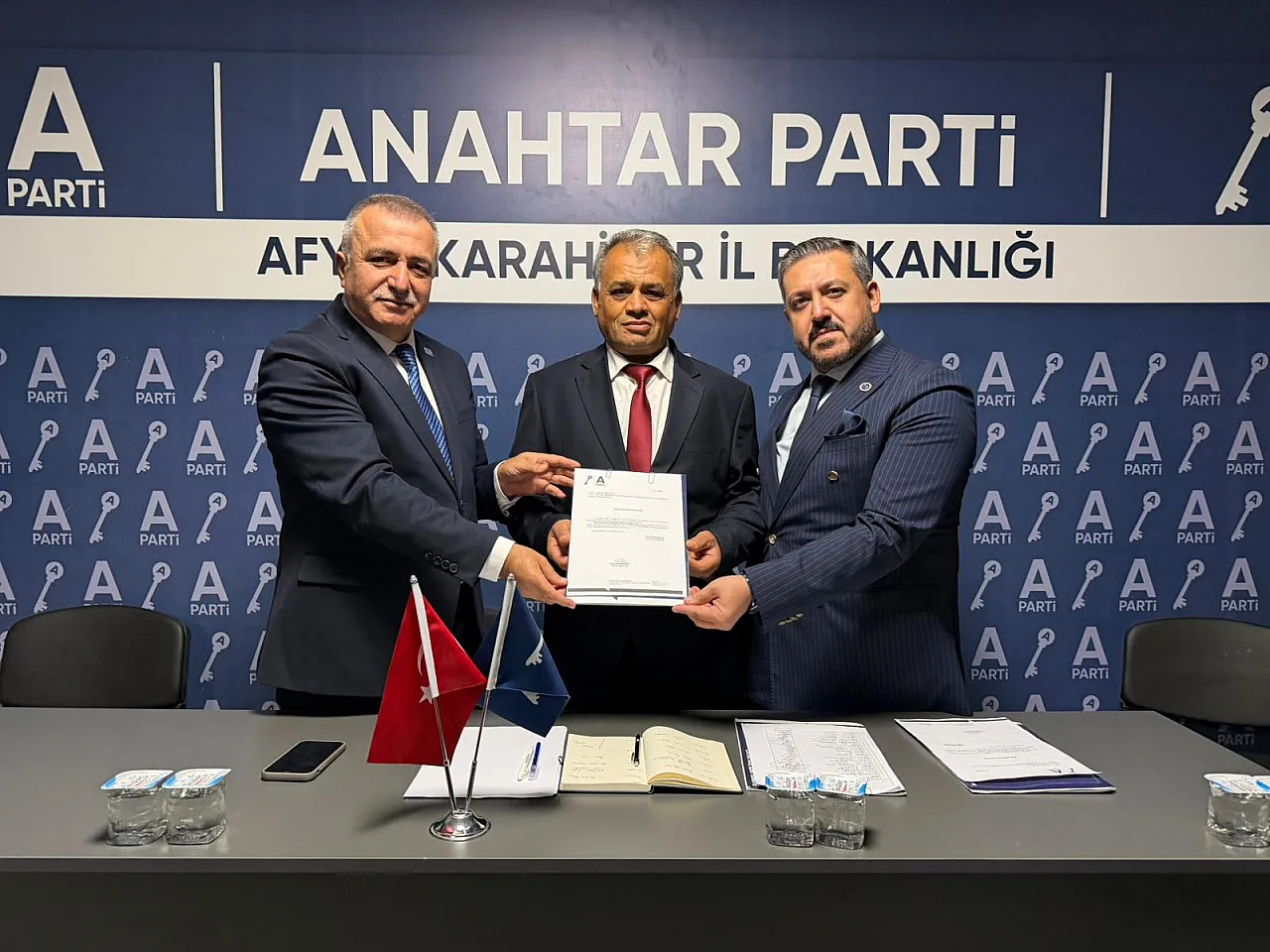 Anahtar Parti Afyon'da Teşkilatlanmasını Sürdürüyor