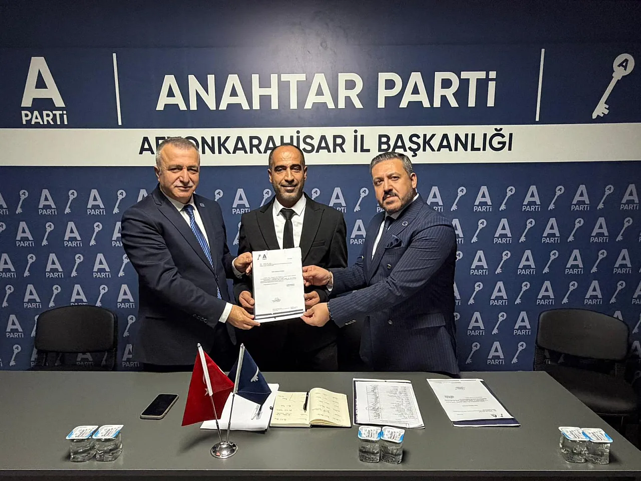 Anahtar Parti Afyon'da Teşkilatlanmasını Sürdürüyor