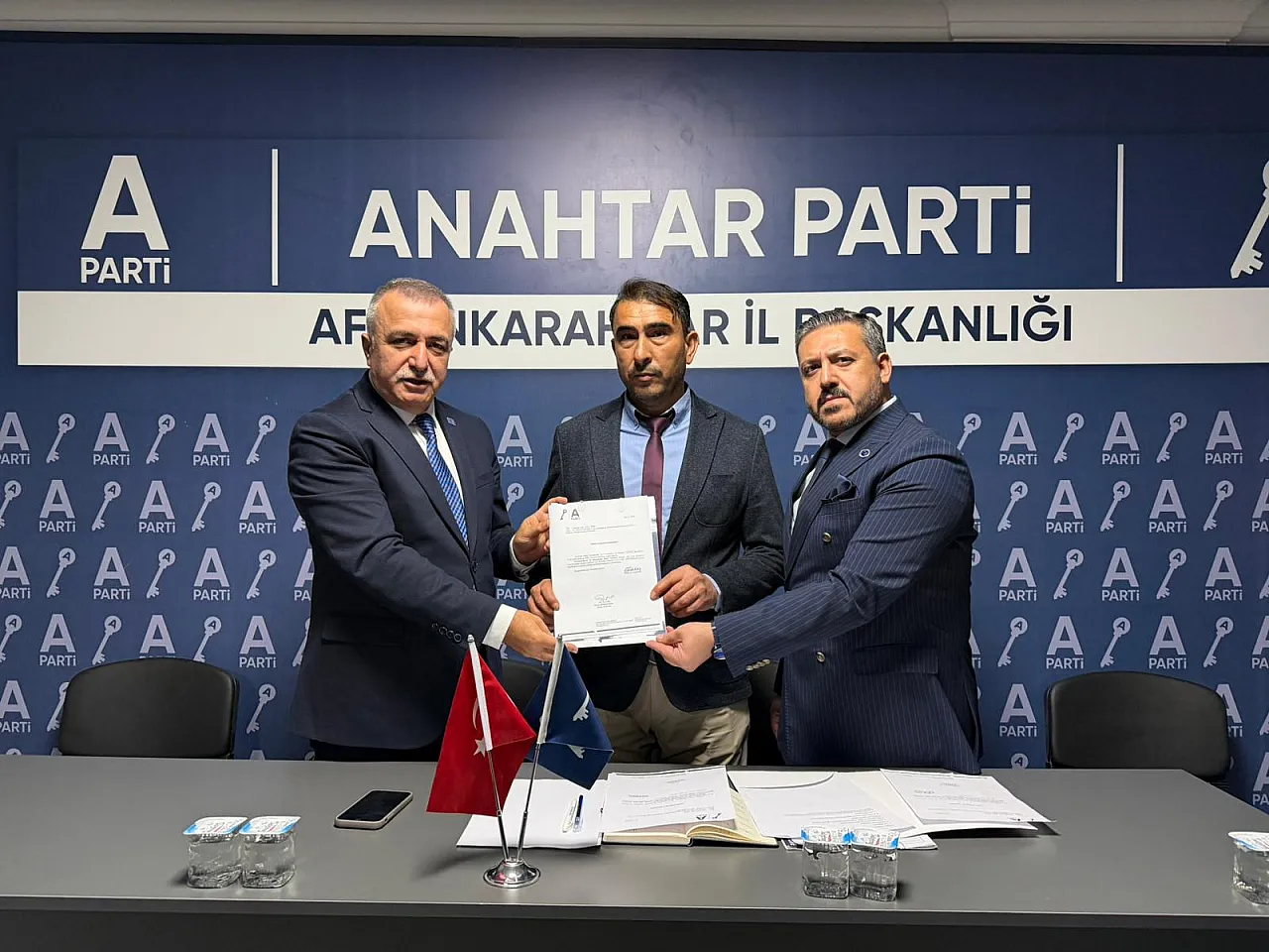 Anahtar Parti Afyon'da Teşkilatlanmasını Sürdürüyor