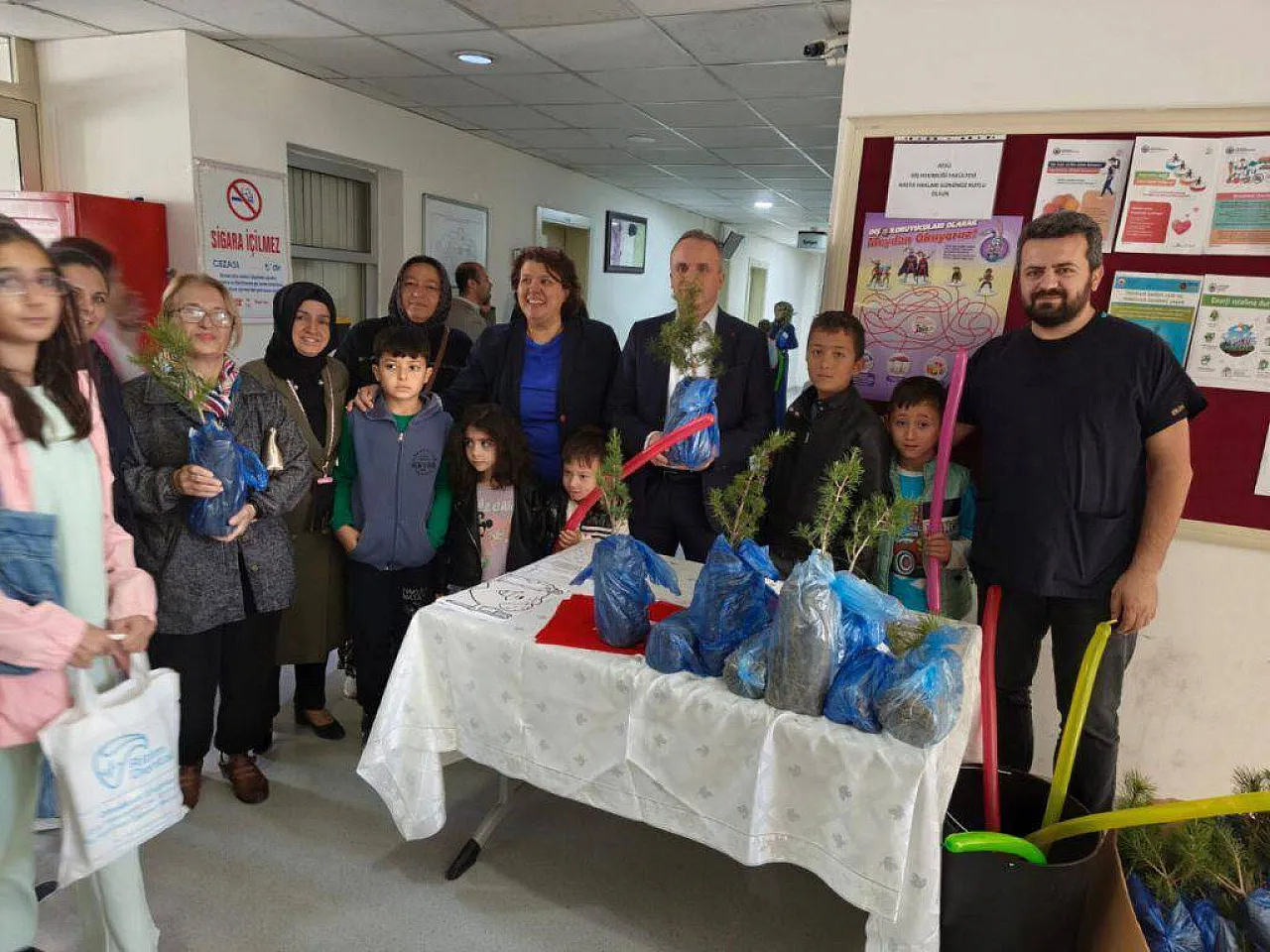 Hasta Hakları İçin Türk Bayrağı Ve Fidanlı Kutlama