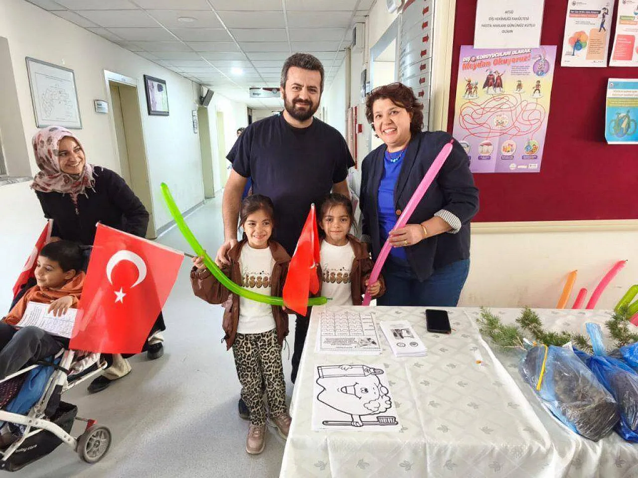 Hasta Hakları İçin Türk Bayrağı Ve Fidanlı Kutlama