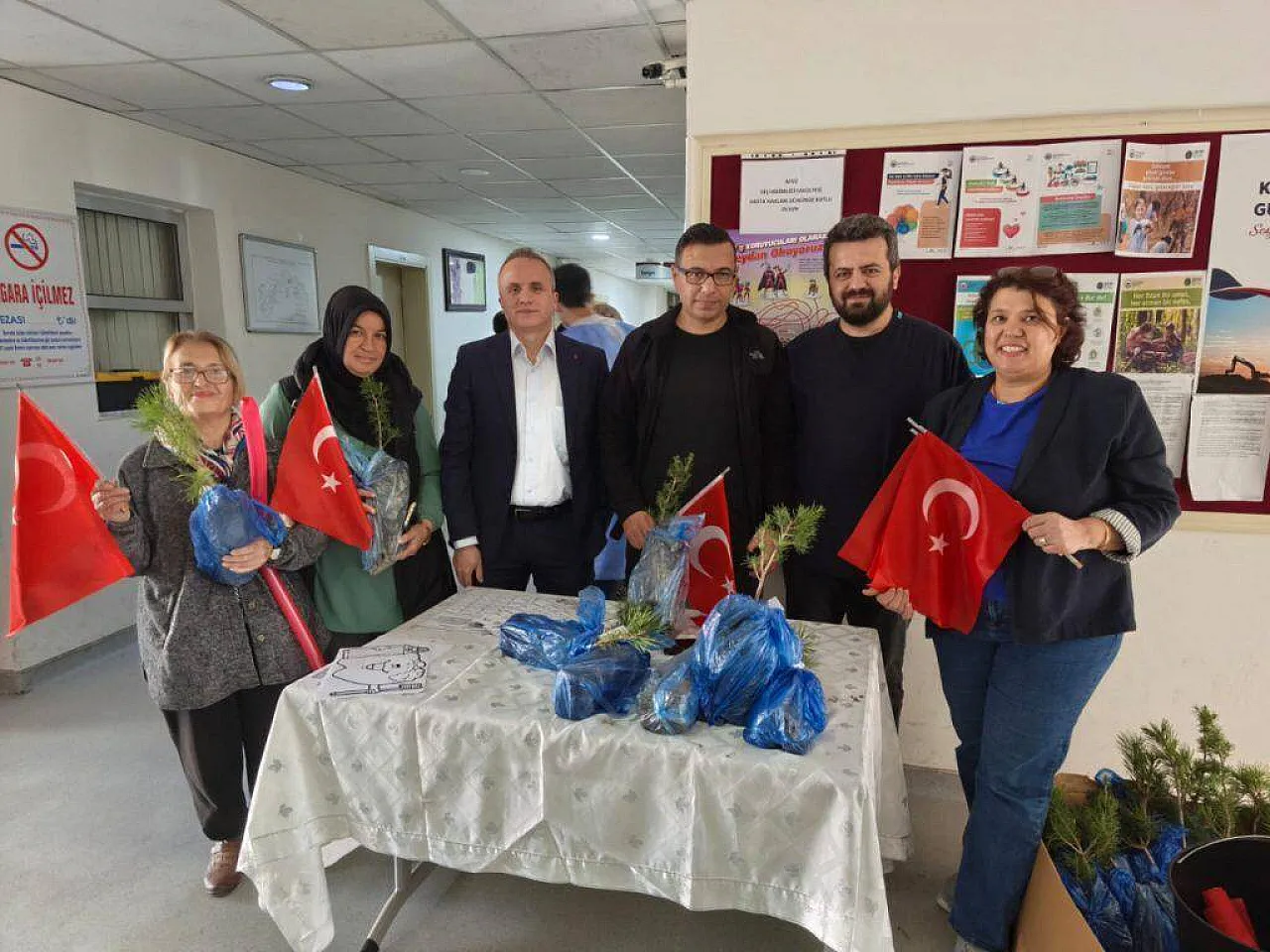 Hasta Hakları İçin Türk Bayrağı Ve Fidanlı Kutlama