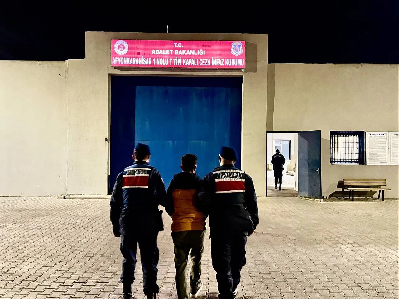 Sinanpaşa'da Uyuşturucu İmalatına Jandarmadan Suçüstü