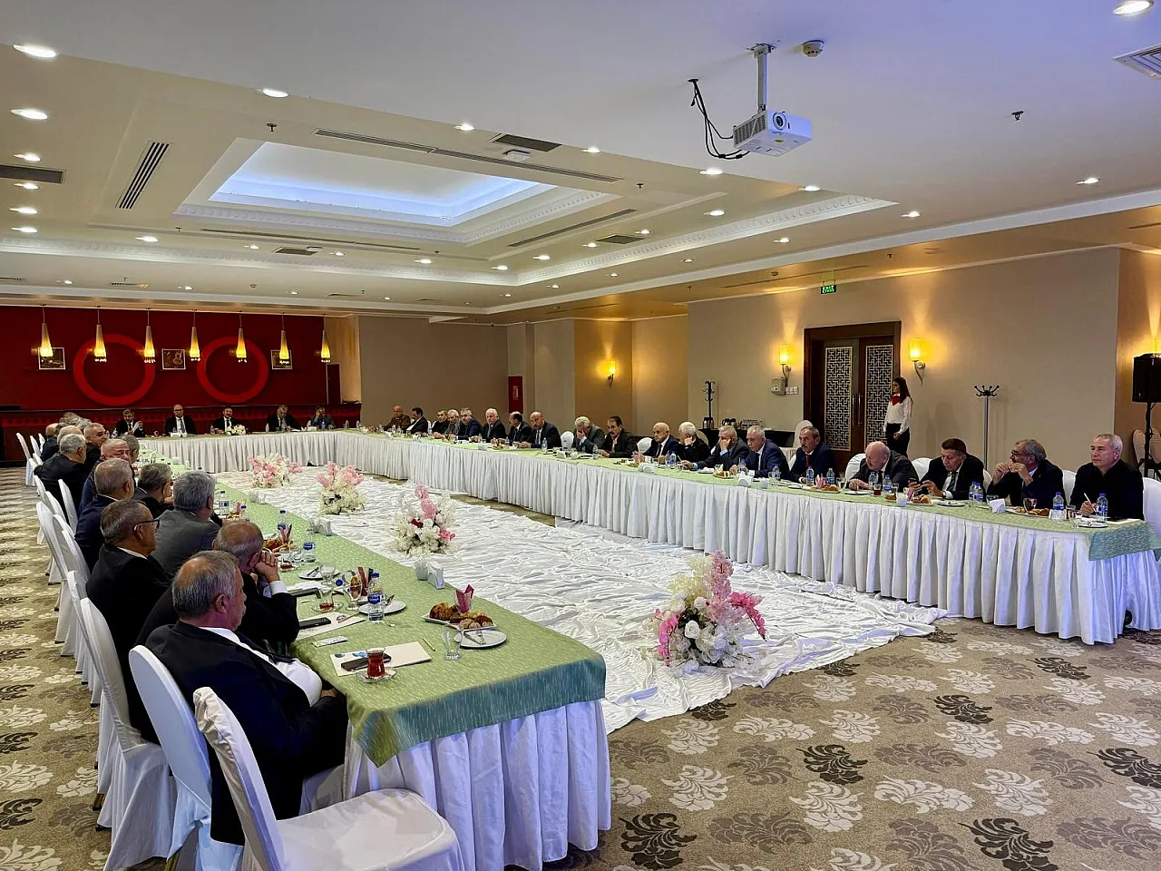 TŞOF Genel Başkanı Mehmet Yiğiner'in Öncülüğünde Esnafın Nabzı Afyon'da Tutuldu