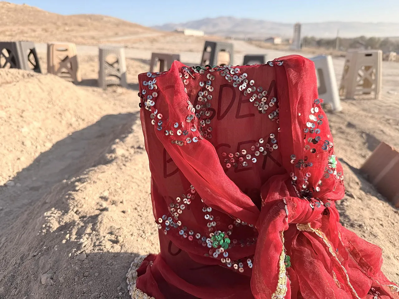 Zehirlenme Faciasında Hayatlarını Kaybetmişlerdi... Mezar Taşına Duvak...