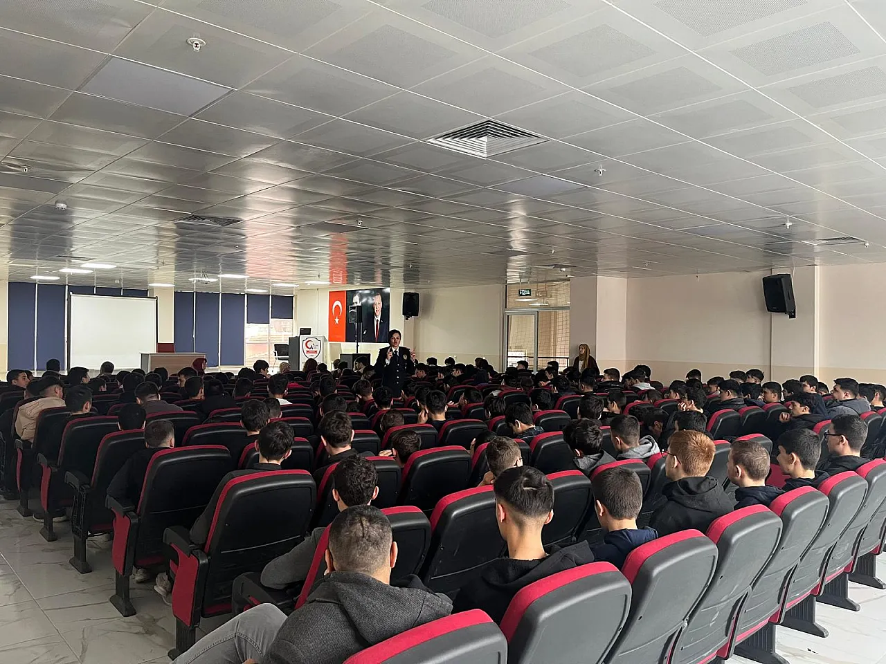 Afyon Polisi Çocuk Suçları Ve Akran Zorbalığını Anlattı