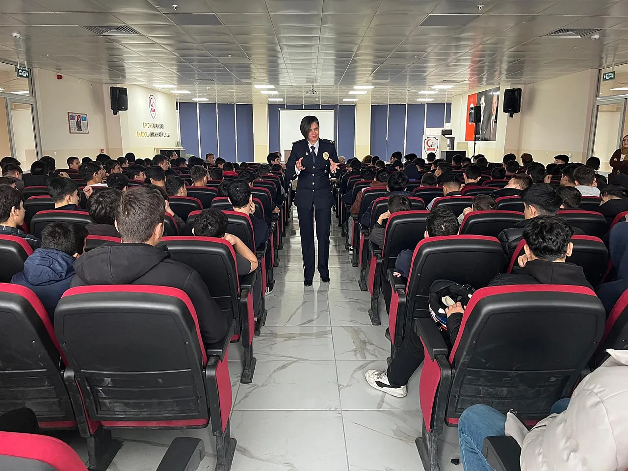 Afyon Polisi Çocuk Suçları Ve Akran Zorbalığını Anlattı