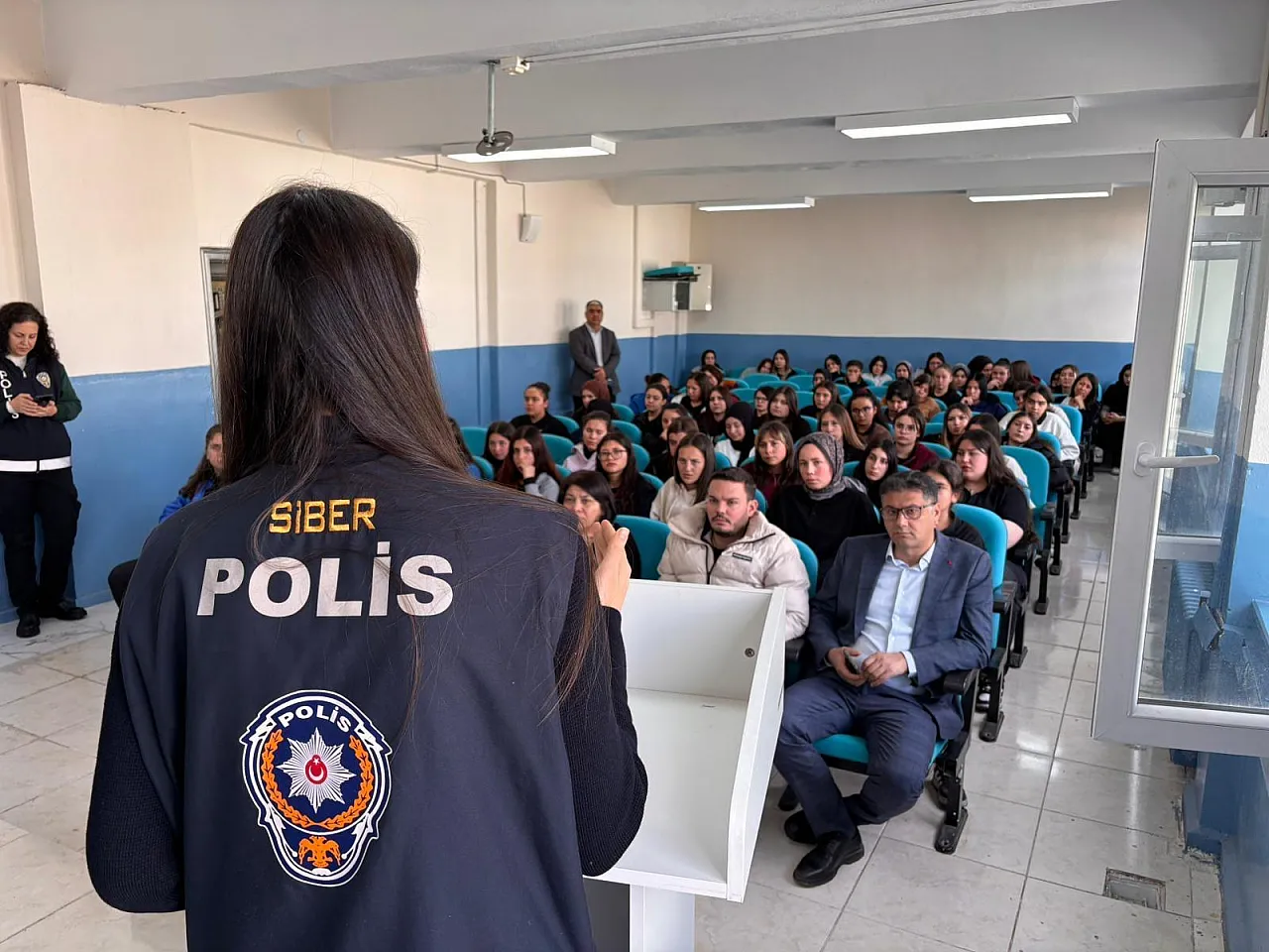 Afyon Polisinden Sandıklı'da Geniş Bilgilendirme