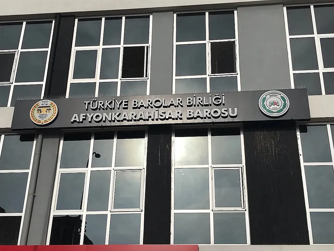 Afyon'da genç avukatlar seçime gidiyor