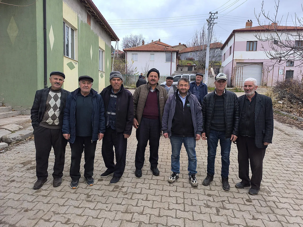 Afyon'un Bu Köyünde Telefon Bir Var, Bir Yok