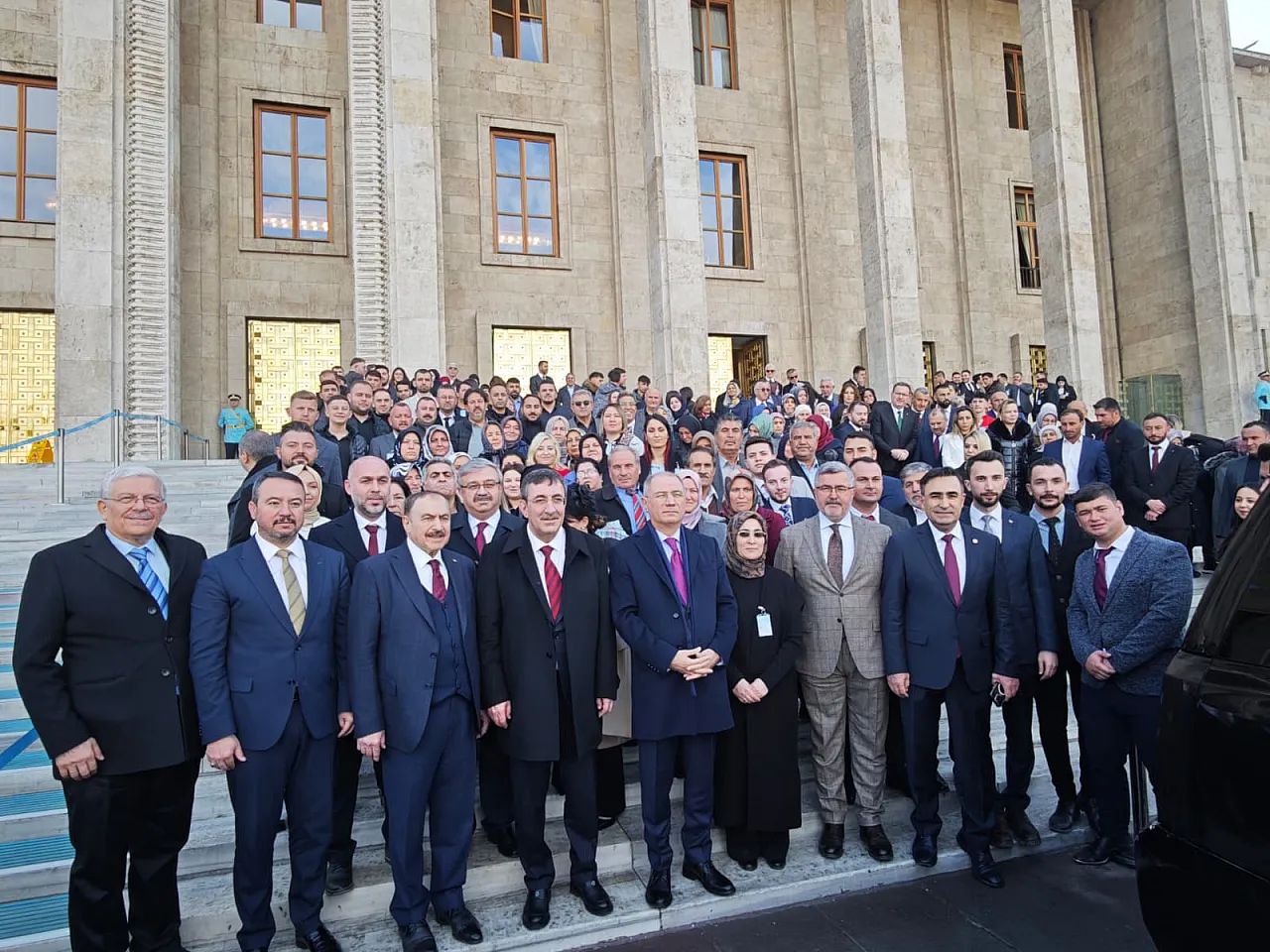 AK Parti Heyeti Reis'le Yan Yana