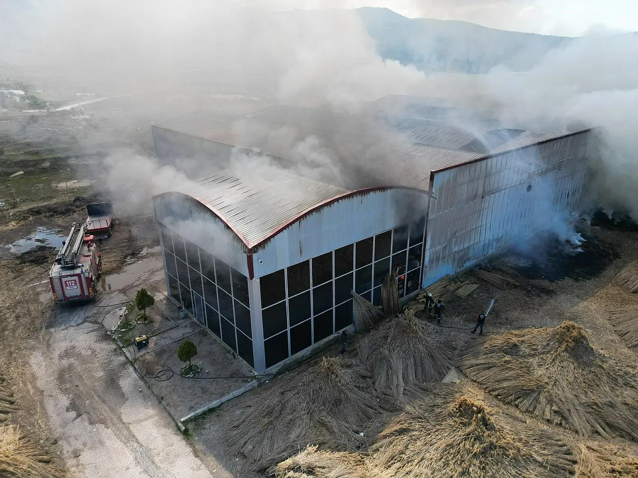 Afyon'da Fabrika Yangını Korkuttu