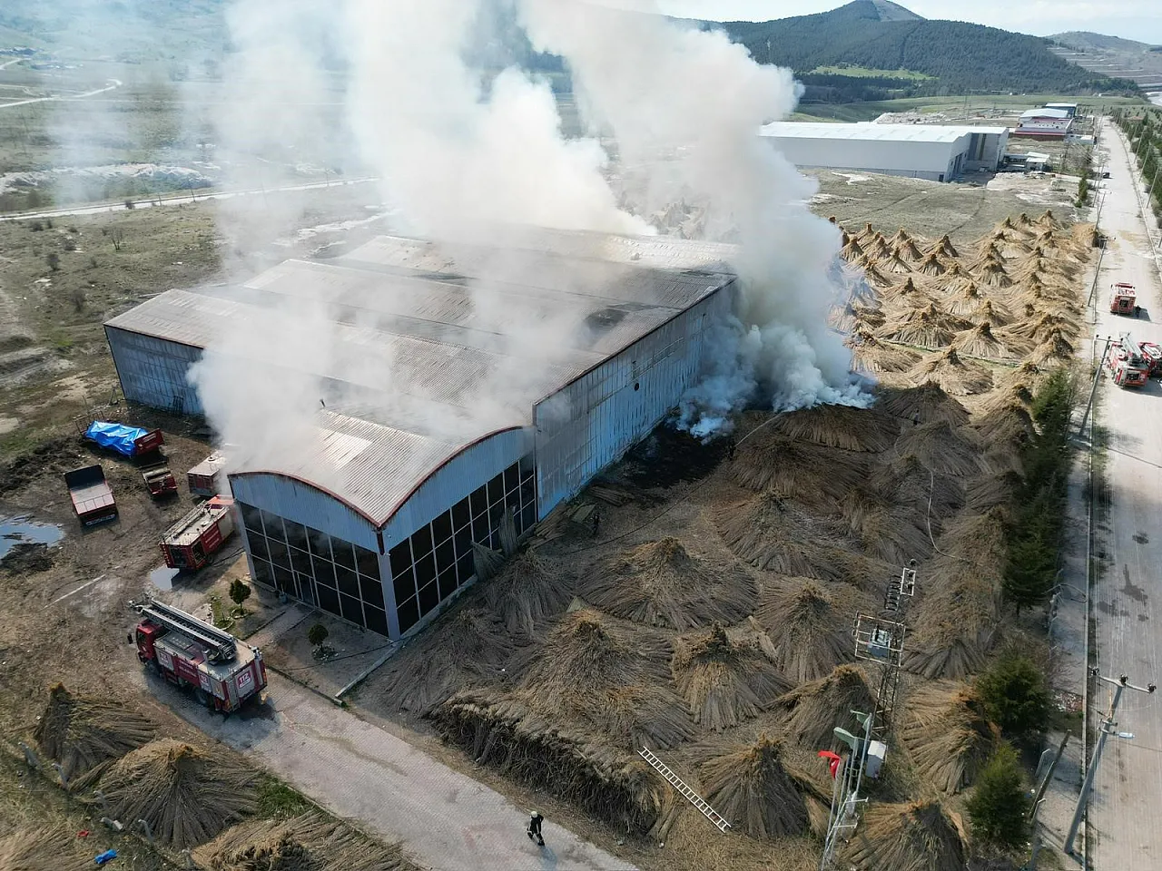 Afyon'da Fabrika Yangını Korkuttu