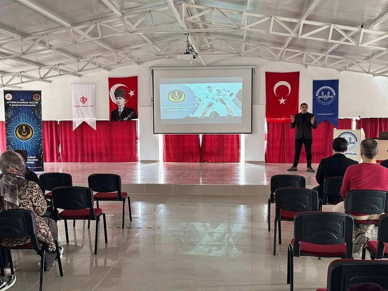 Afyon'da Vatandaşlara Özel Eğitim: Sosyal Medyada Bu Hataları Yapmayın!