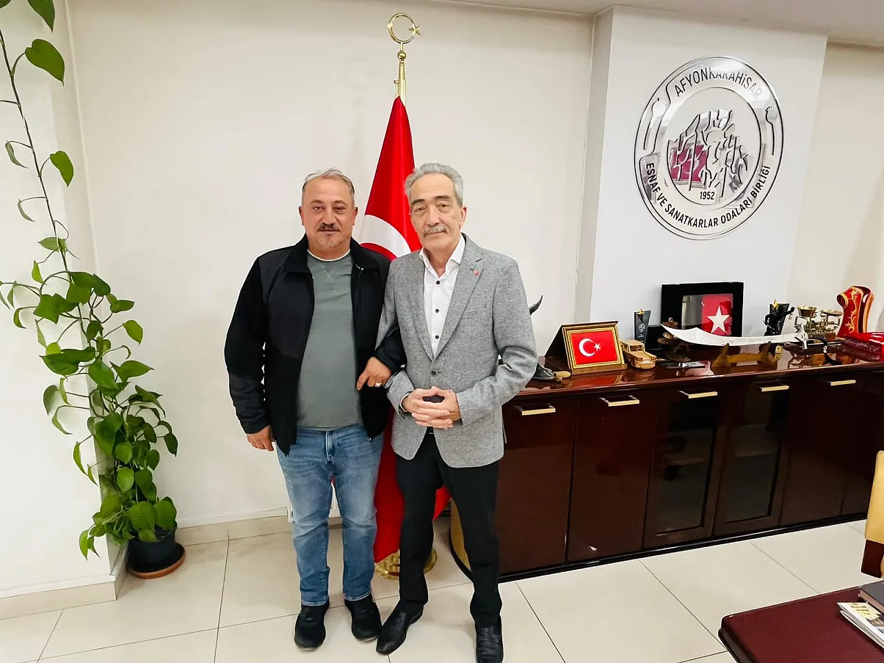 Sinanpaşa'dan Başkan Üstün'e Açık Destek