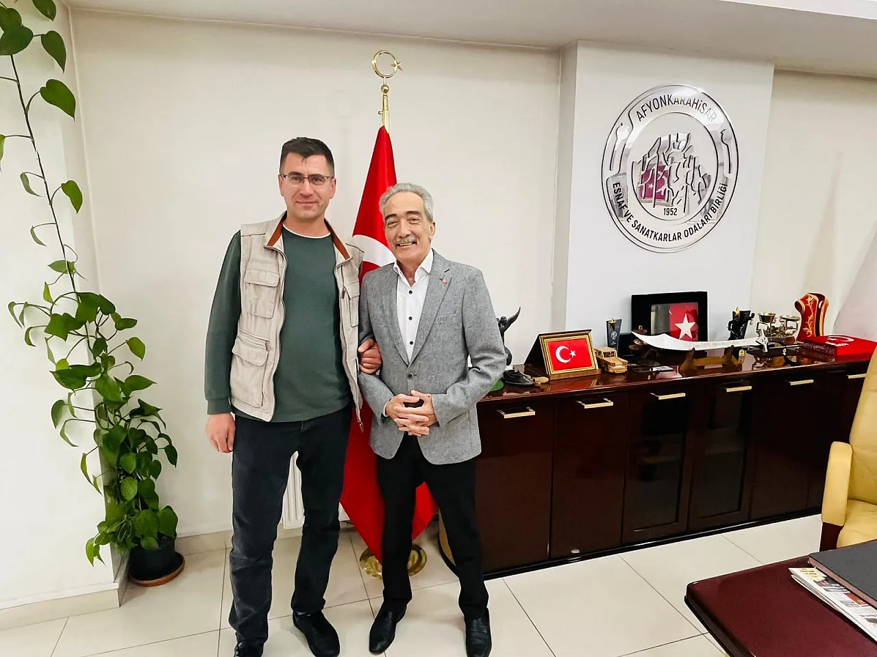 Sinanpaşa'dan Başkan Üstün'e Açık Destek