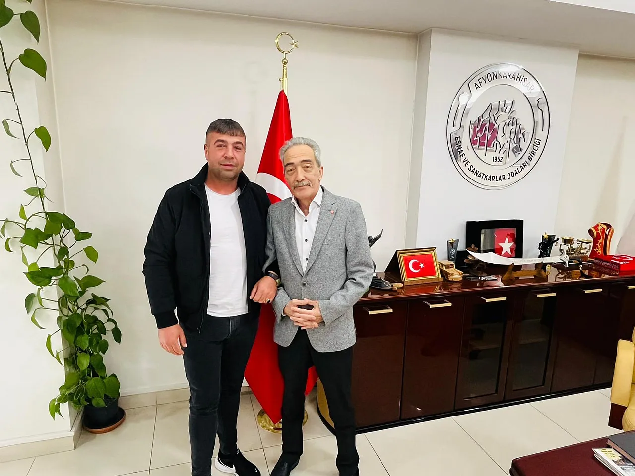 Sinanpaşa'dan Başkan Üstün'e Açık Destek
