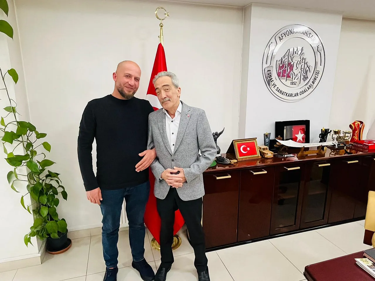 Sinanpaşa'dan Başkan Üstün'e Açık Destek