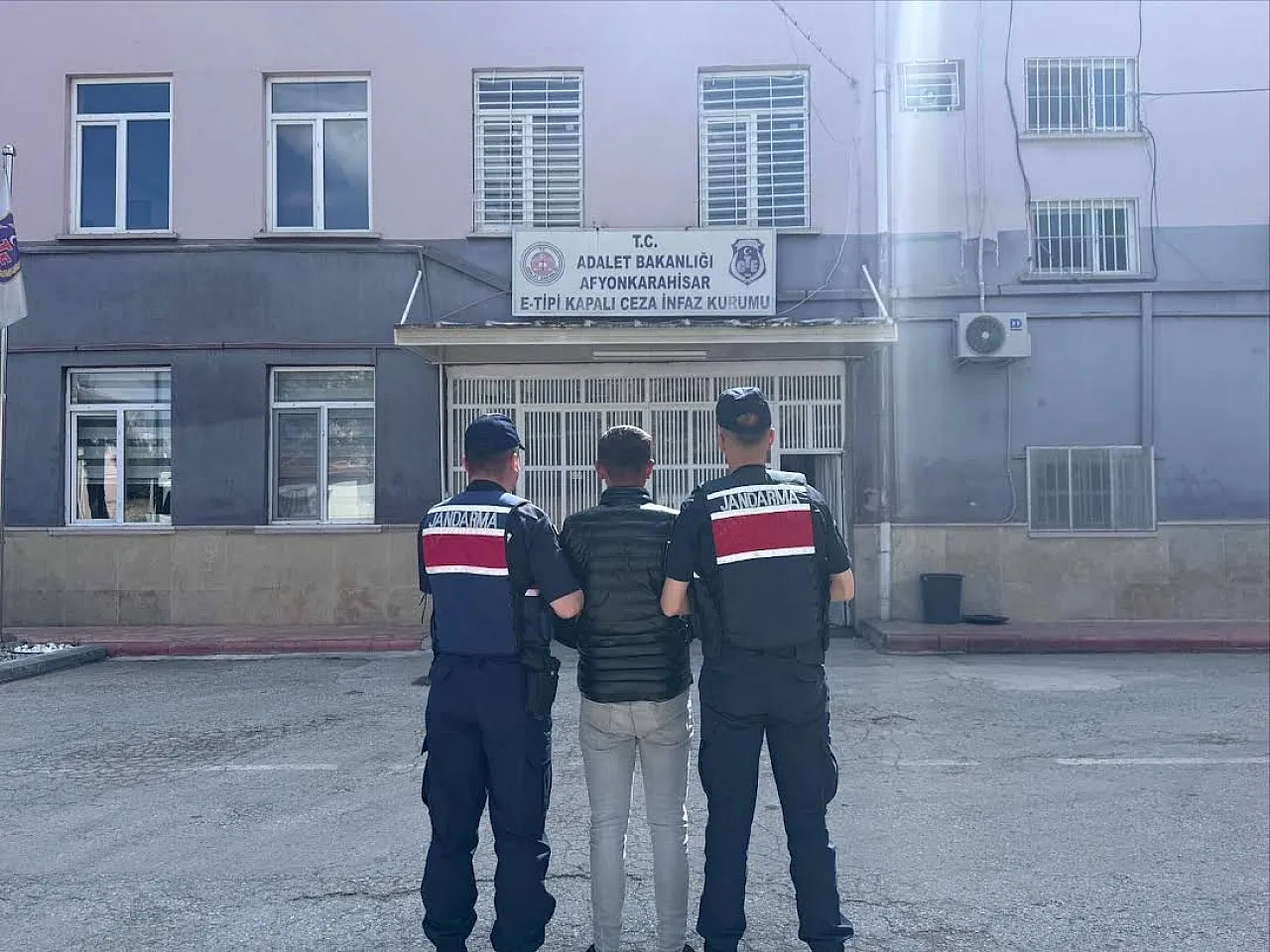 Afyon'da Jandarma, Bir Haftada 43 Kişiyi Yakaladı