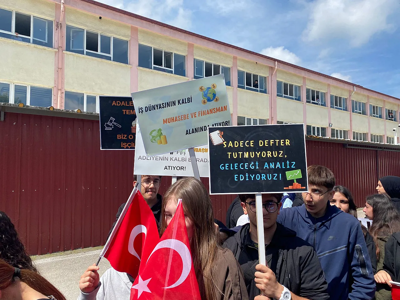 Afyonkarahisar'da Marifetli Gençler Mehteranla Yürüdü