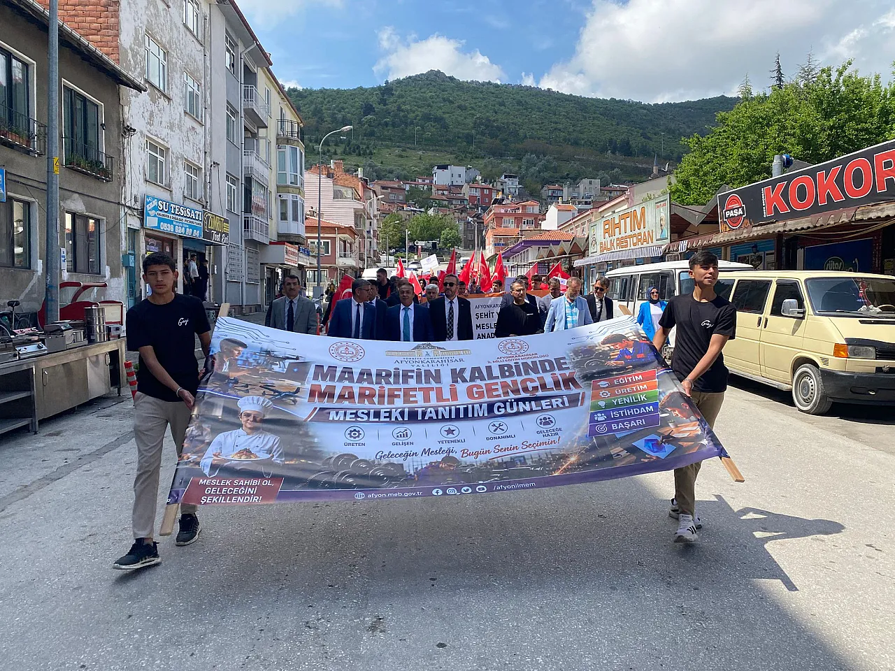 Afyonkarahisar'da Marifetli Gençler Mehteranla Yürüdü