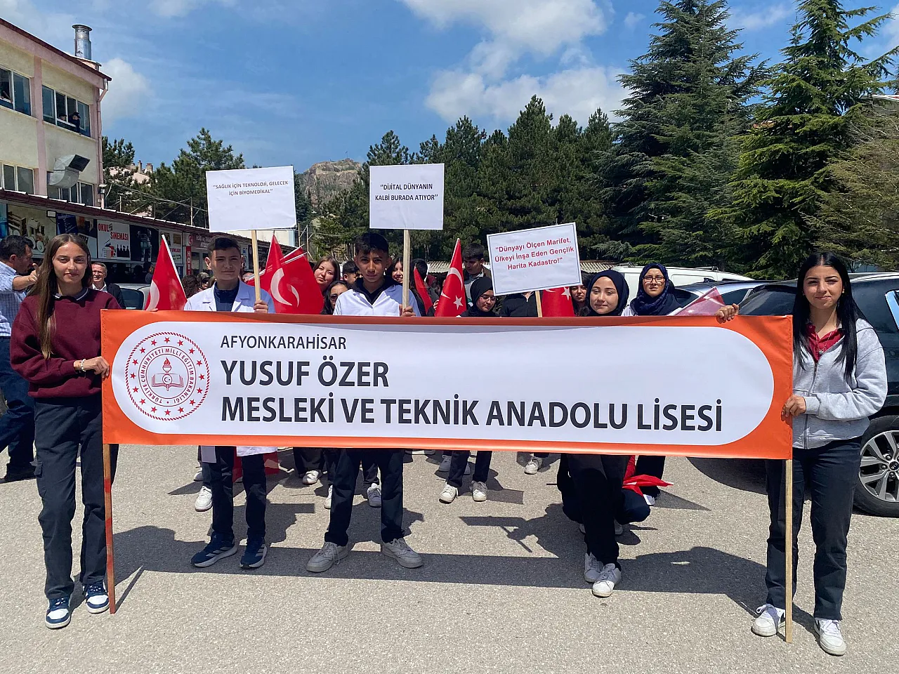 Afyonkarahisar'da Marifetli Gençler Mehteranla Yürüdü