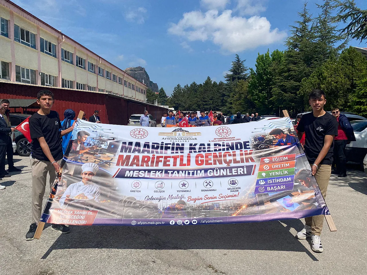Afyonkarahisar'da Marifetli Gençler Mehteranla Yürüdü