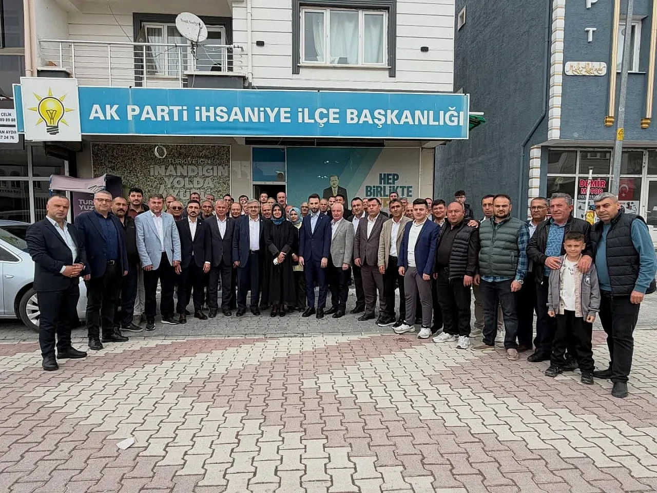 AK Parti 18 İlçede Bayramlaşma Düzenledi