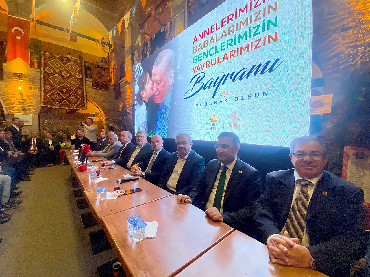 Eskisi, Yenisi Tüm AK Partililer Bayramlaşmada Buluştu