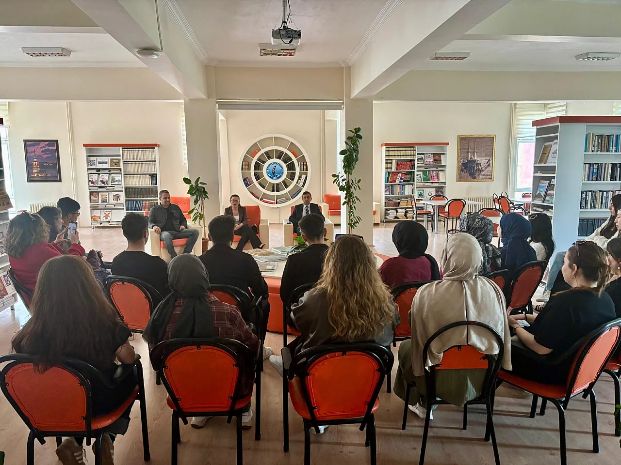 Bolvadin MYO Öğrencileri Mezunlardan Kariyer Yolculuklarını Dinledi