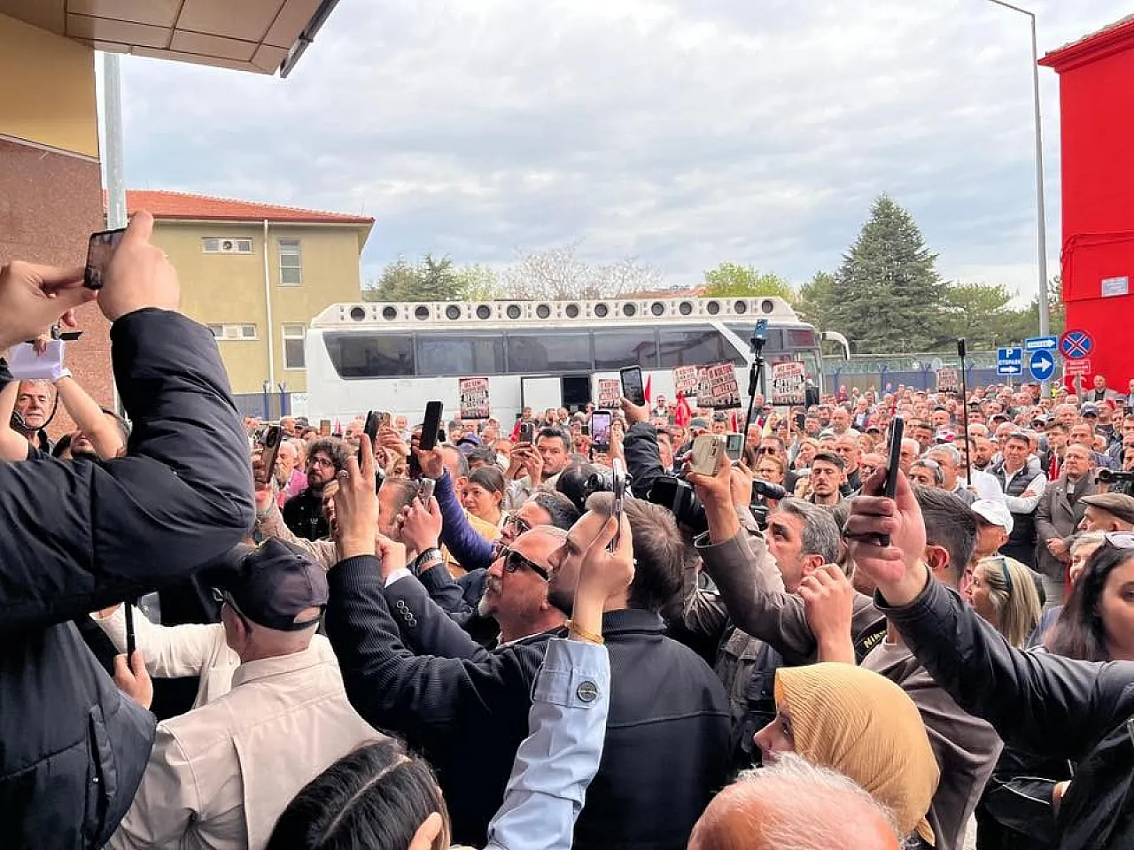 CHP, Yarın Da Belediye Önünde Eylem Yapacak