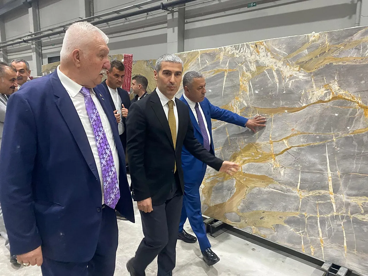 Afyon'da Dev Yatırım! Alimoğlu Marble'ın Yeni Slabbase Fabrikası Görkemli Törenle Açıldı