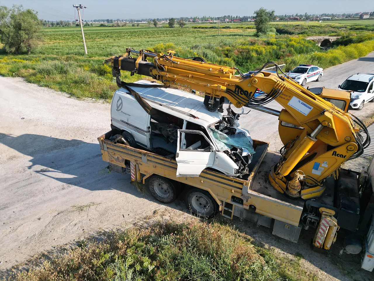 Afyon'da Demir Yolunda Dehşet: Kamyonet Parçalandı