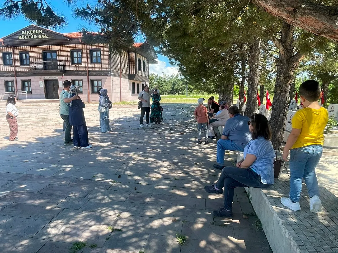 Afyon'da Eğitimciler Giresunlular Şehitliğinde Tarih Yolculuğuna Çıktı