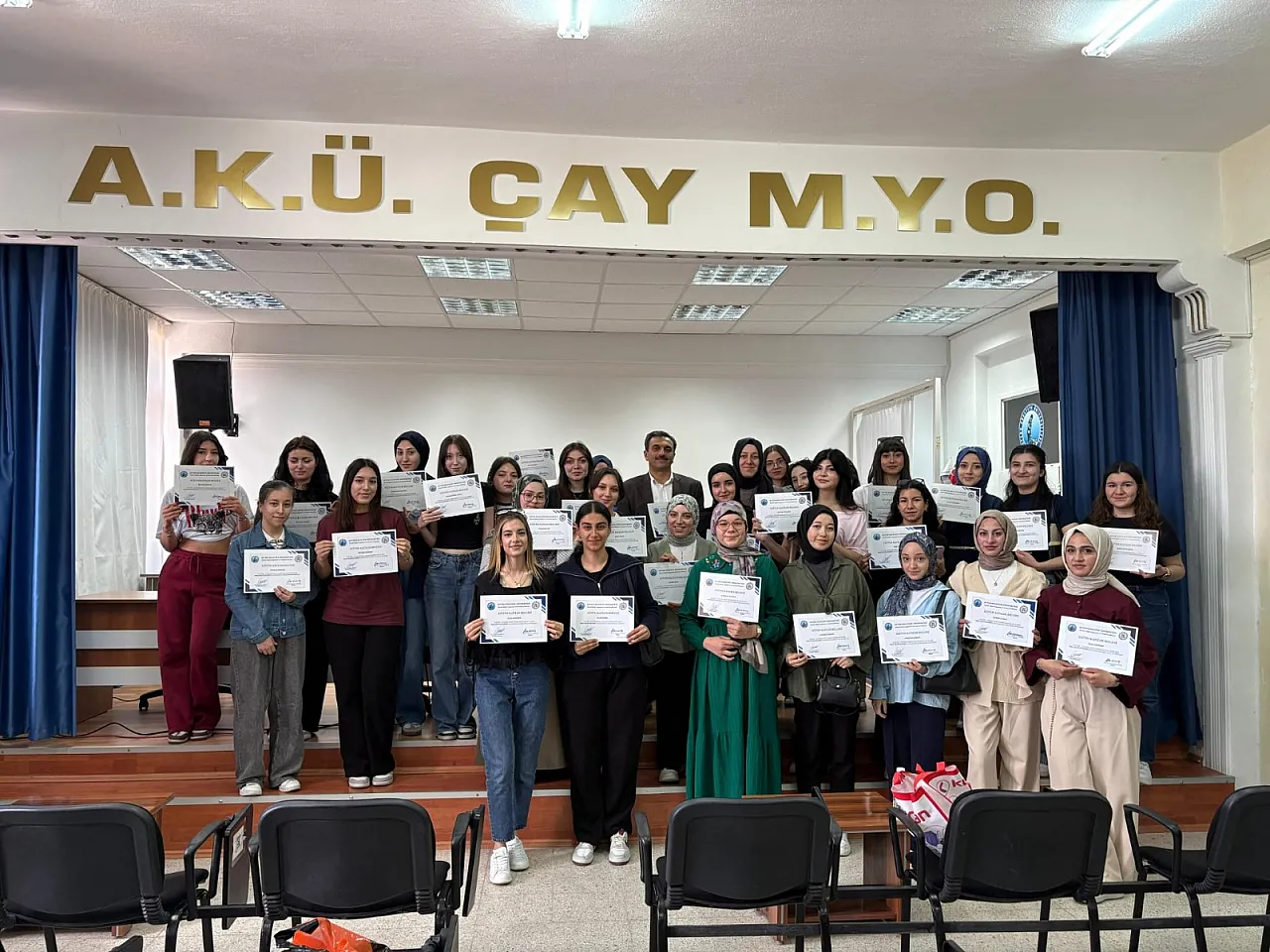 AKÜSEM'de Farklı Kesimlere Hitap Ediliyor