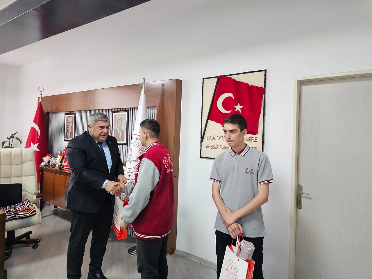 Entelektüel Öğrenciler Afyonkarahisar'ı Finalde Temsil Edecek