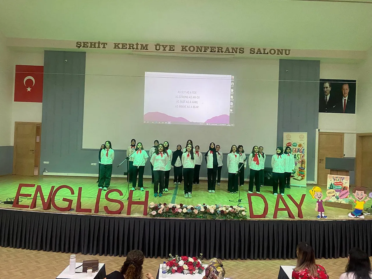 Gençler, Yabancı Dillerini Sahnede Konuşturdu