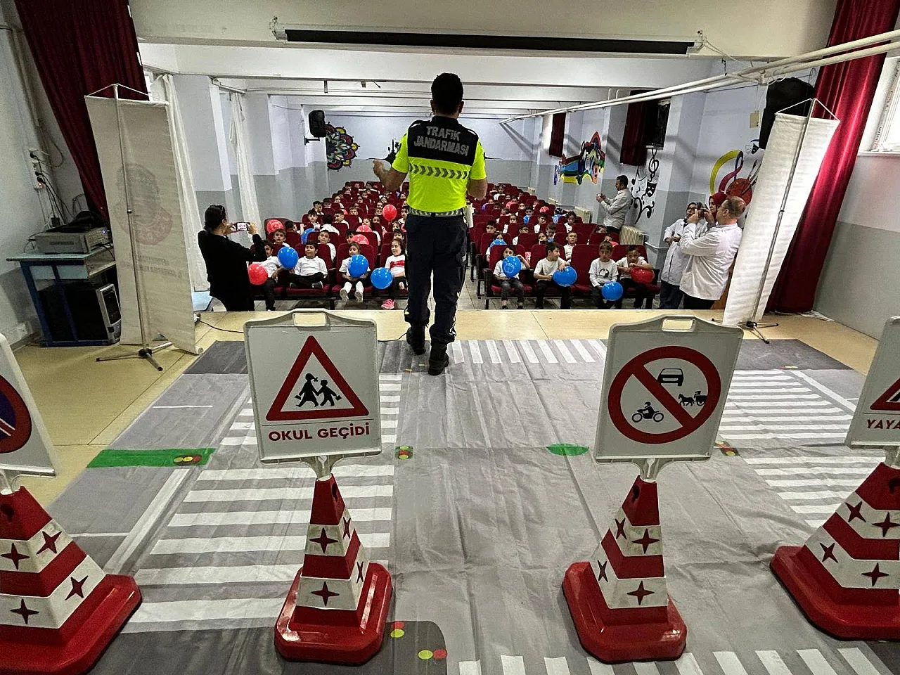 Jandarma 6 Ayrı Noktada Trafik Eğitimleri Verdi