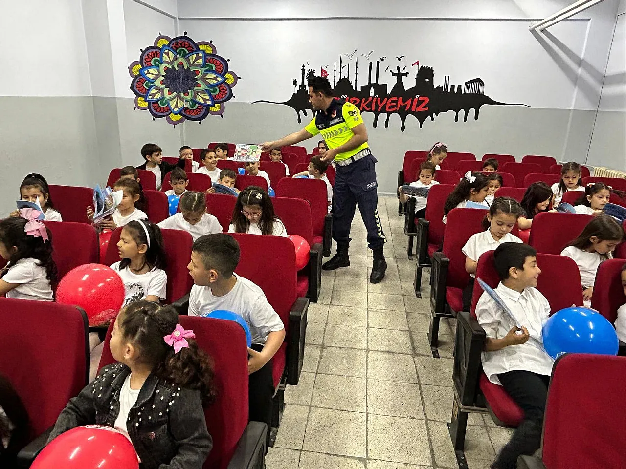 Jandarma 6 Ayrı Noktada Trafik Eğitimleri Verdi
